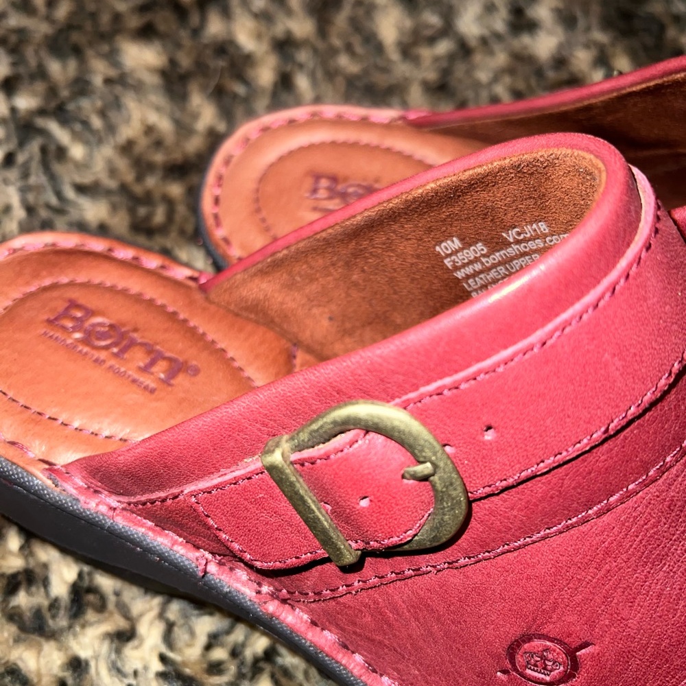 Born Clogs - Picture 2 of 4